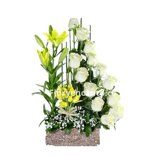 Base de Rosas Blancas, Lilium y Tulipanes Amarillos Luz y Pureza